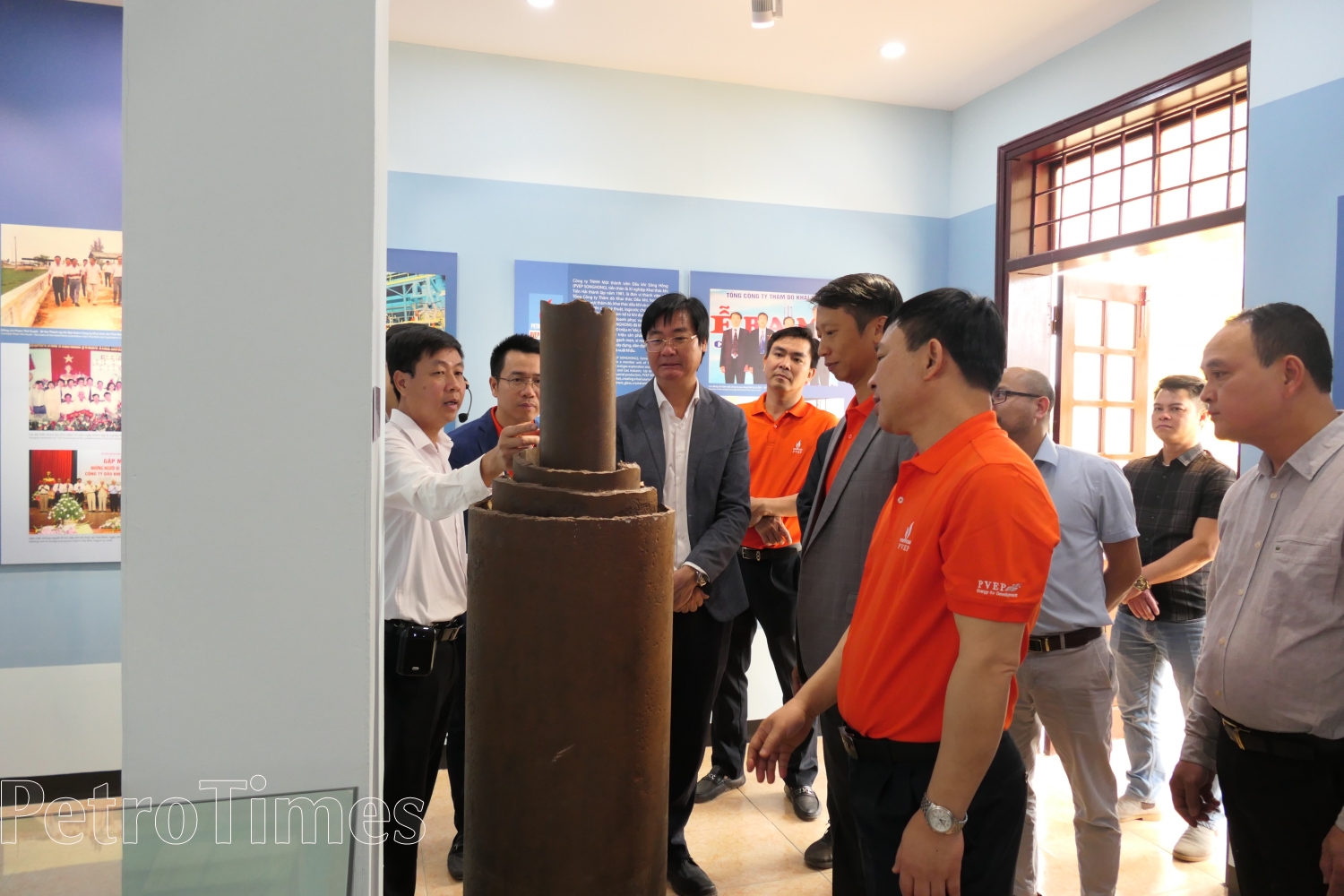 Đầu giếng khai thác dầu Đầu giếng khai thác dầu