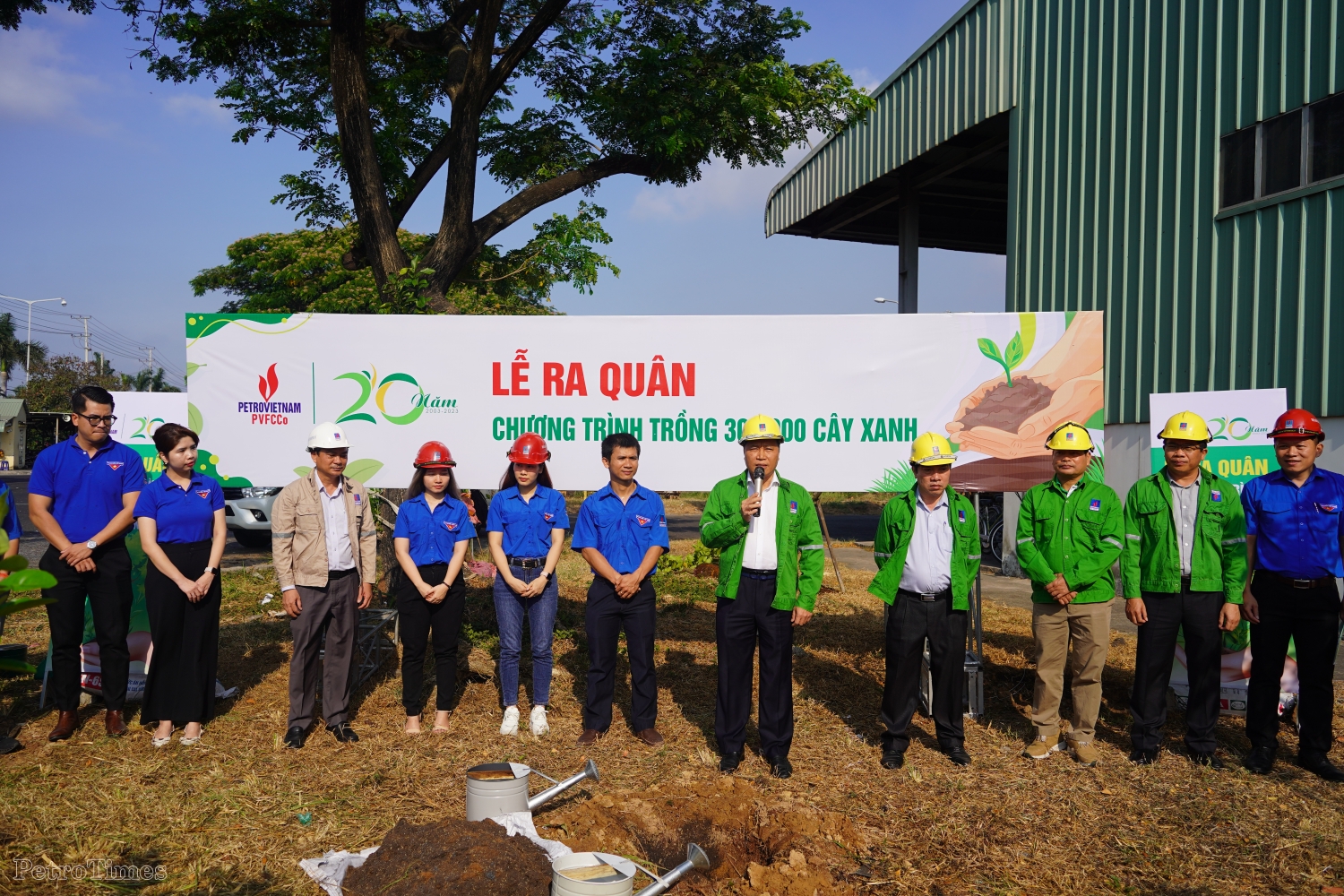 PVFCCo ra quân chương trình trồng 300.000 cây xanh PVFCCo ra quân chương trình trồng 300.000 cây xanh