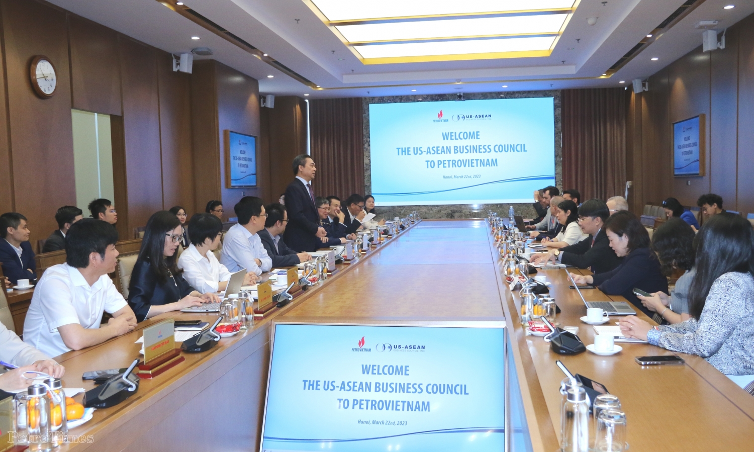 Petrovietnam leaders receive and work with US- ASEAN Business Council delegation