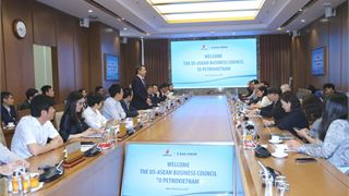 Petrovietnam leaders receive and work with US- ASEAN Business Council delegation