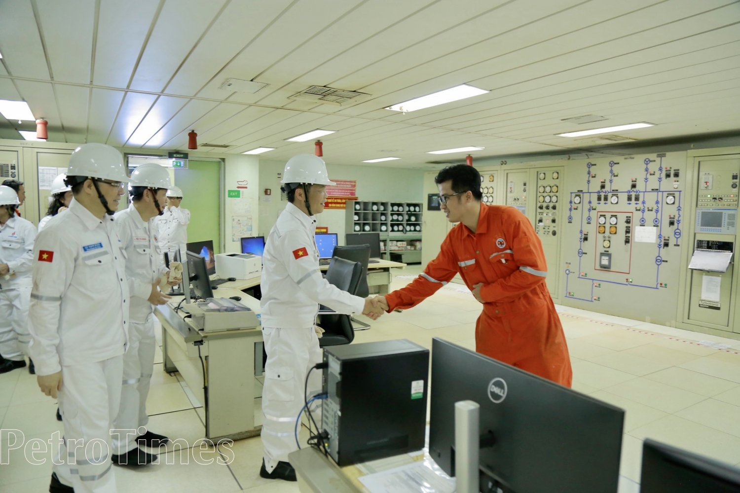 Đồng chí Trần Tuấn Anh: Vietsovpetro sẽ tiếp tục giữ vai trò quan trọng, là “anh cả đỏ” của hệ sinh thái Dầu khí Đồng chí Trần Tuấn Anh: Vietsovpetro sẽ tiếp tục giữ vai trò quan trọng, là “anh cả đỏ” của hệ sinh thái Dầu khí