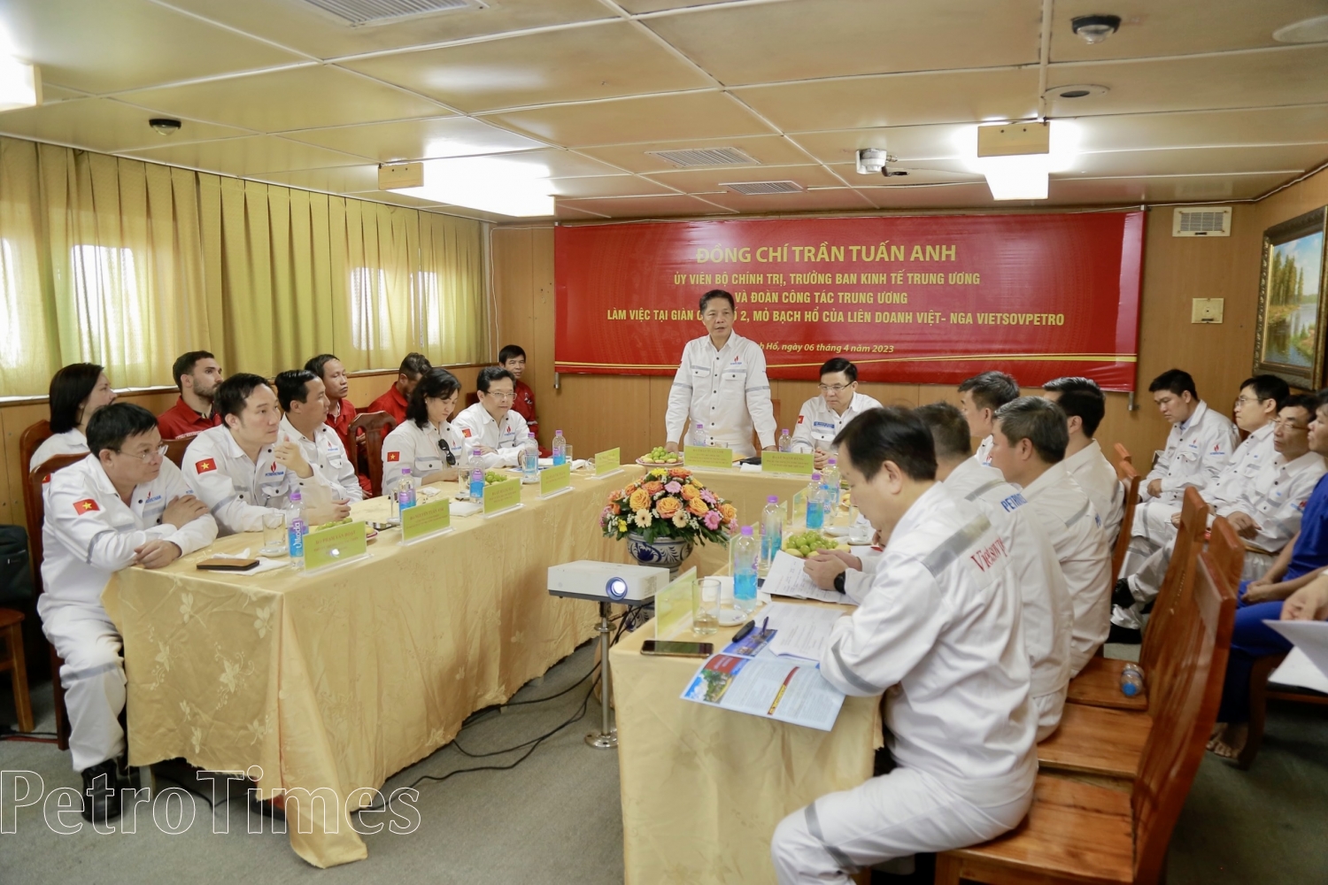 Trưởng Ban Kinh tế Trung ương Trần Tuấn Anh thăm và làm việc tại Giàn Công nghệ trung tâm số 2 Trưởng Ban Kinh tế Trung ương Trần Tuấn Anh thăm và làm việc tại Giàn Công nghệ trung tâm số 2