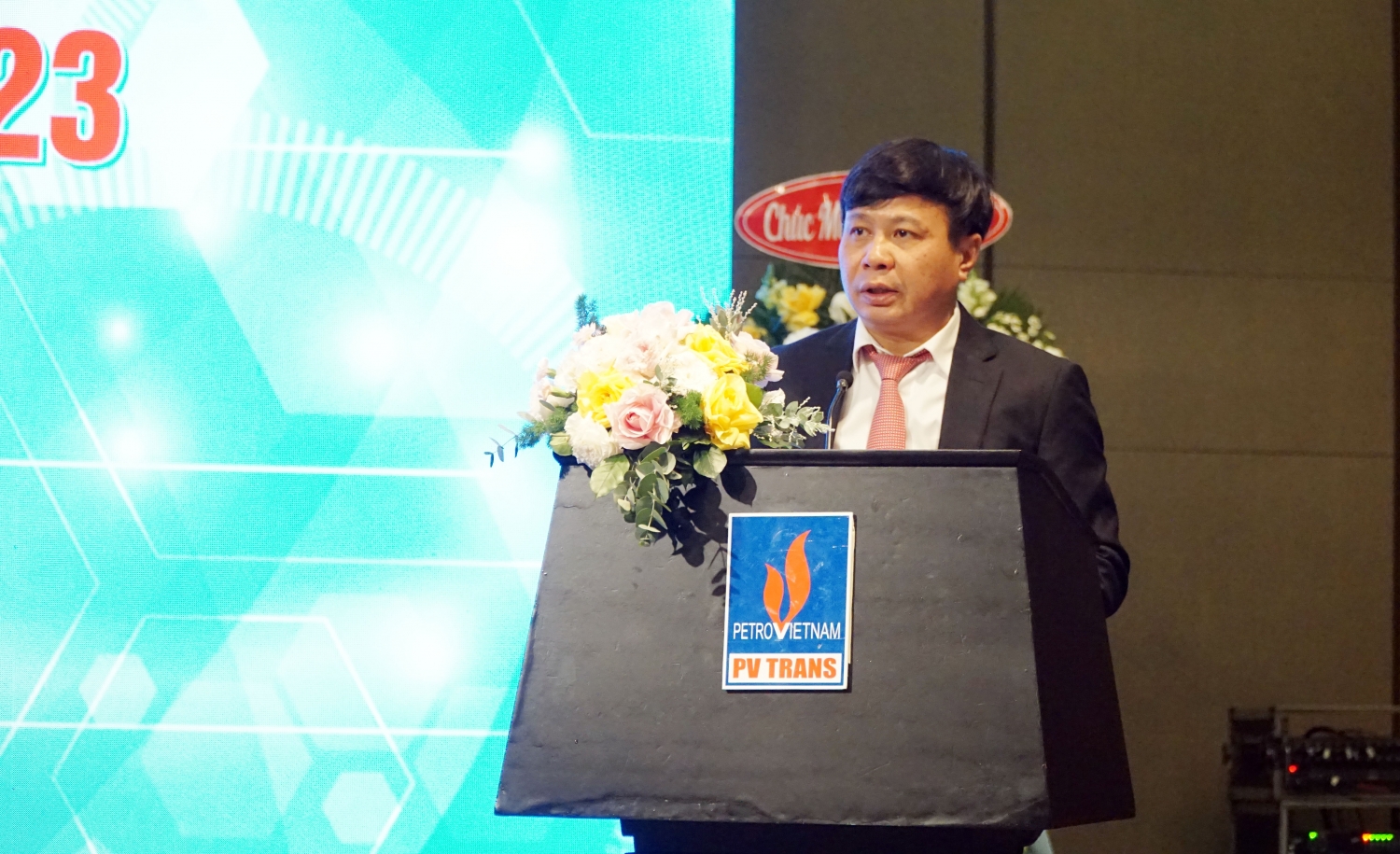 Chủ tịch HĐQT PVTrans Phạm Việt Anh báo cáo tại Đại hội Chủ tịch HĐQT PVTrans Phạm Việt Anh báo cáo tại Đại hội