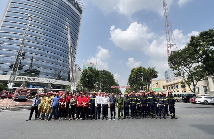 Diễn tập Phương án chữa cháy và cứu nạn, cứu hộ tại Toà nhà PetroVietnam năm 2023 Diễn tập phương án chữa cháy và cứu nạn, cứu hộ tại Tòa nhà Petrovietnam năm 2023