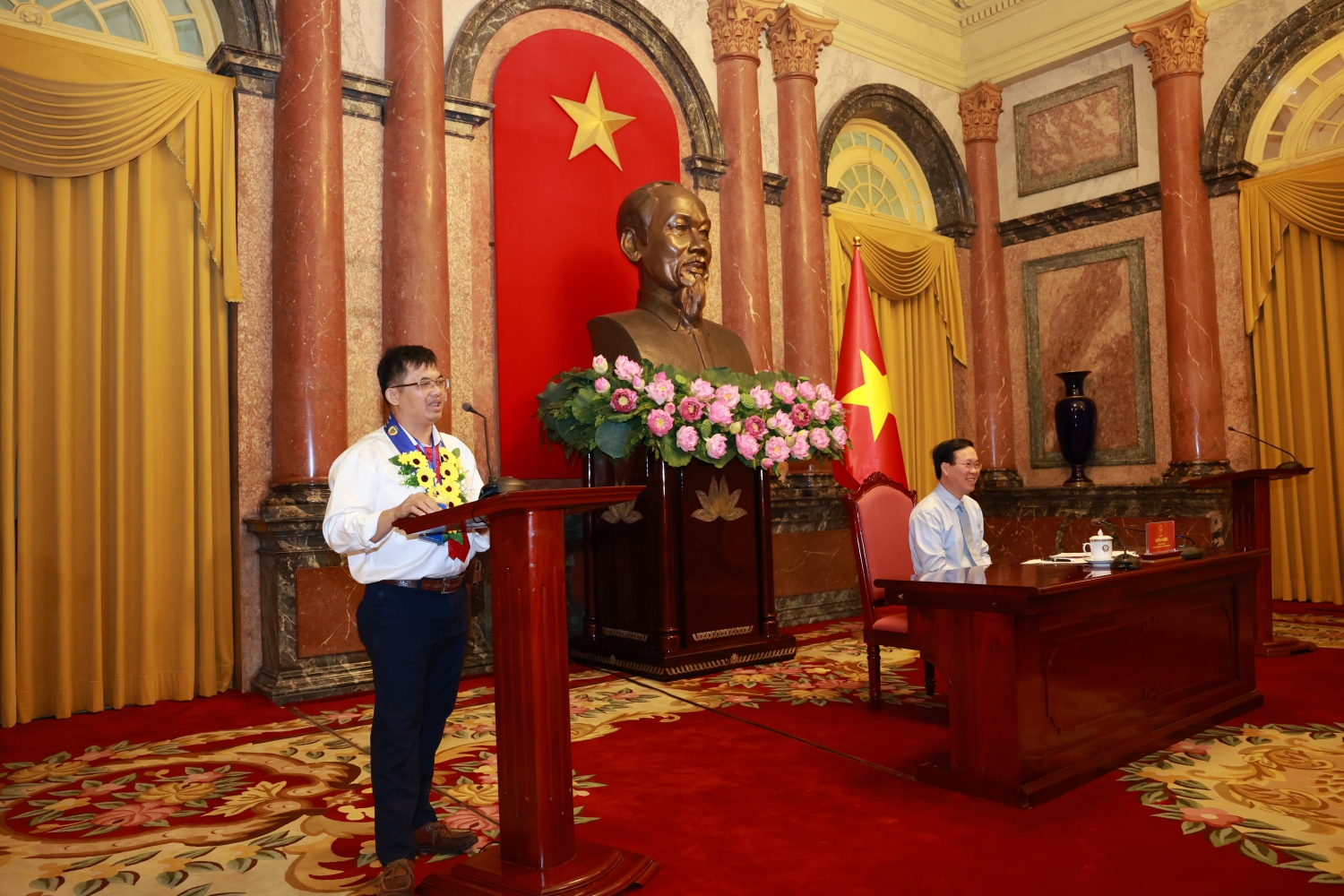 Chủ tịch nước Võ Văn Thưởng gặp mặt 133 điển hình tiên tiến trong học tập và làm theo Bác Chủ tịch nước Võ Văn Thưởng gặp mặt 133 điển hình tiên tiến trong học tập và làm theo Bác