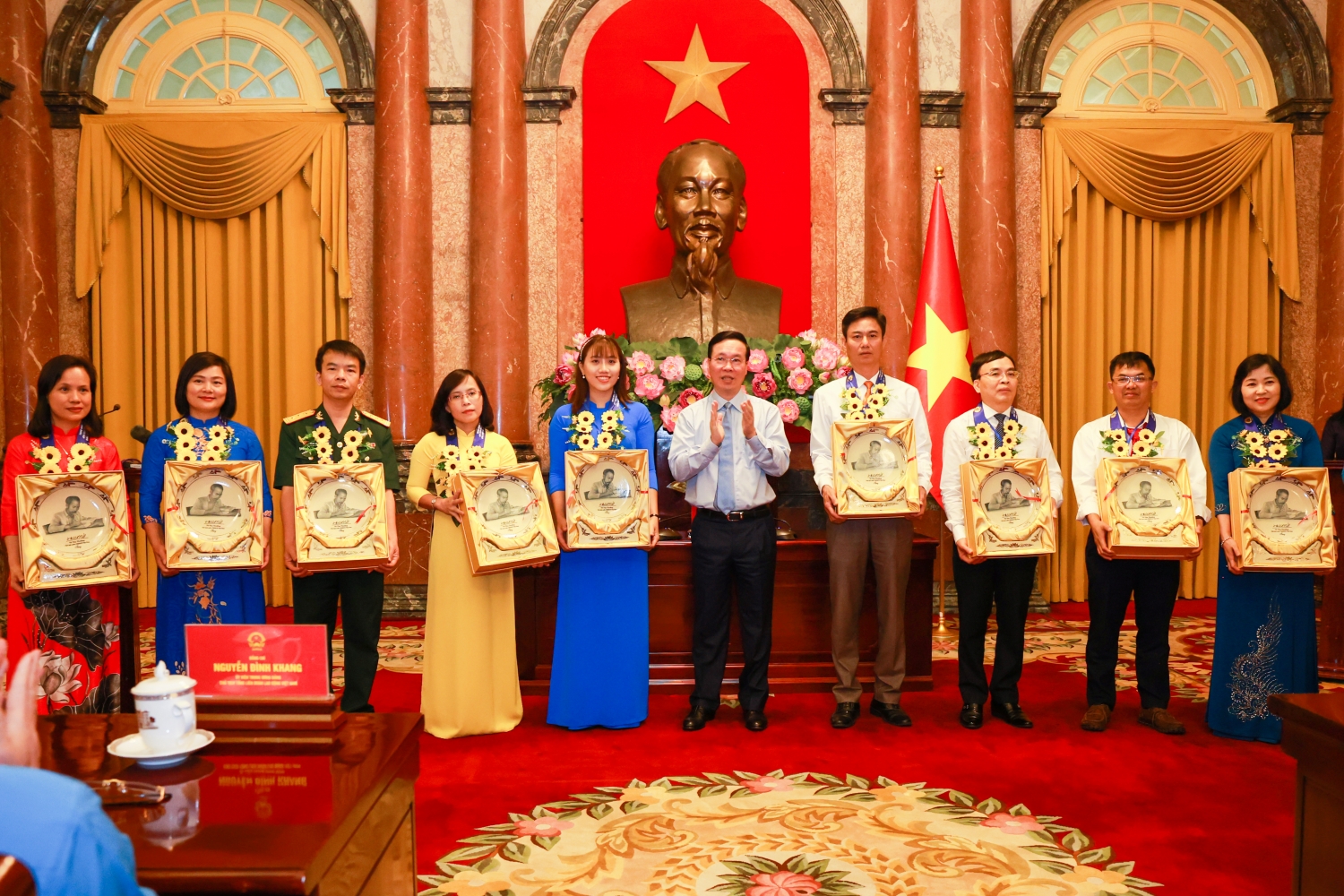 Chủ tịch nước Võ Văn Thưởng gặp mặt 133 điển hình tiên tiến trong học tập và làm theo Bác Chủ tịch nước Võ Văn Thưởng gặp mặt 133 điển hình tiên tiến trong học tập và làm theo Bác