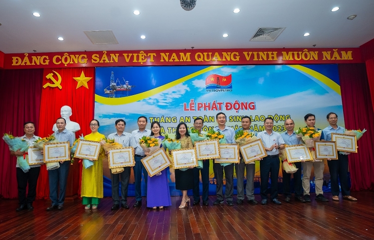 Vietsovpetro tổ chức Lễ phát động Tháng ATVSLĐ và Tháng Công nhân năm 2023 Vietsovpetro tổ chức Lễ phát động Tháng ATVSLĐ và Tháng Công nhân năm 2023