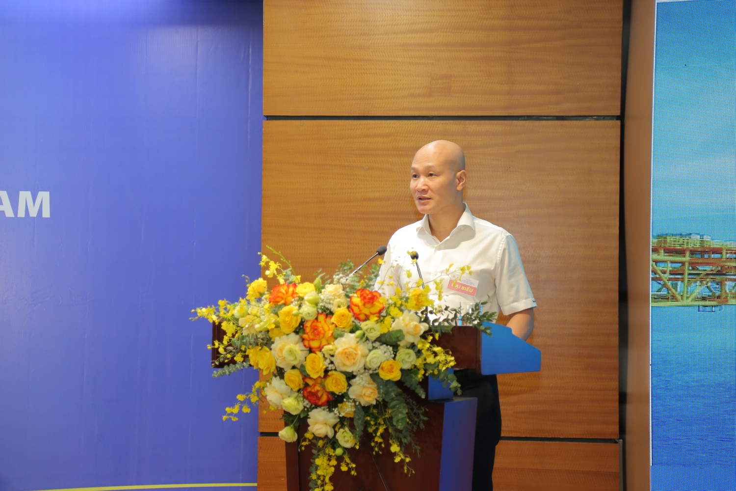 Người lao động đã kiến tạo, bồi đắp và đang dần thụ hưởng những giá trị tốt đẹp từ văn hóa Petrovietnam Người lao động đã kiến tạo, bồi đắp và đang dần thụ hưởng những giá trị tốt đẹp từ văn hóa Petrovietnam