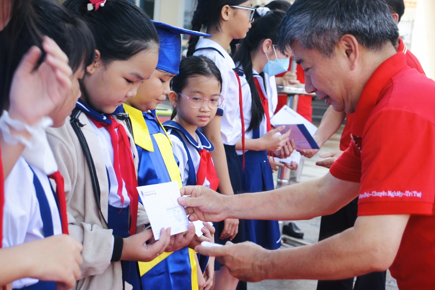 VPI tri ân các anh hùng liệt sĩ, tặng quà các gia đình chính sách tại TP. Phú Quốc