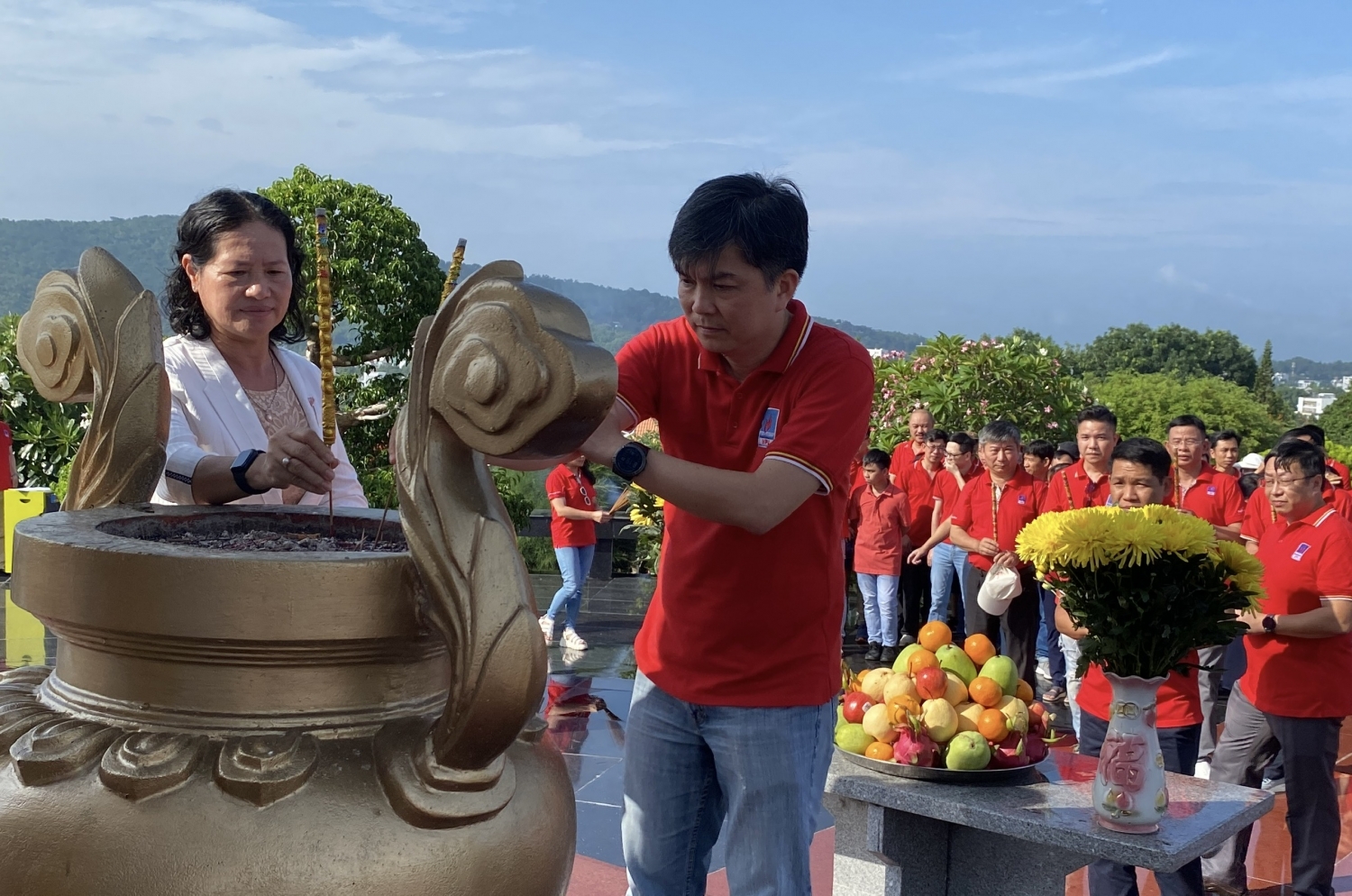 VPI tri ân các anh hùng liệt sĩ, tặng quà các gia đình chính sách tại TP. Phú Quốc VPI tri ân các anh hùng liệt sĩ, tặng quà các gia đình chính sách tại TP. Phú Quốc