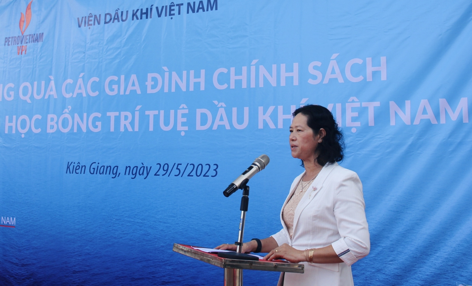 VPI tri ân các anh hùng liệt sĩ, tặng quà các gia đình chính sách tại TP. Phú Quốc VPI tri ân các anh hùng liệt sĩ, tặng quà các gia đình chính sách tại TP. Phú Quốc