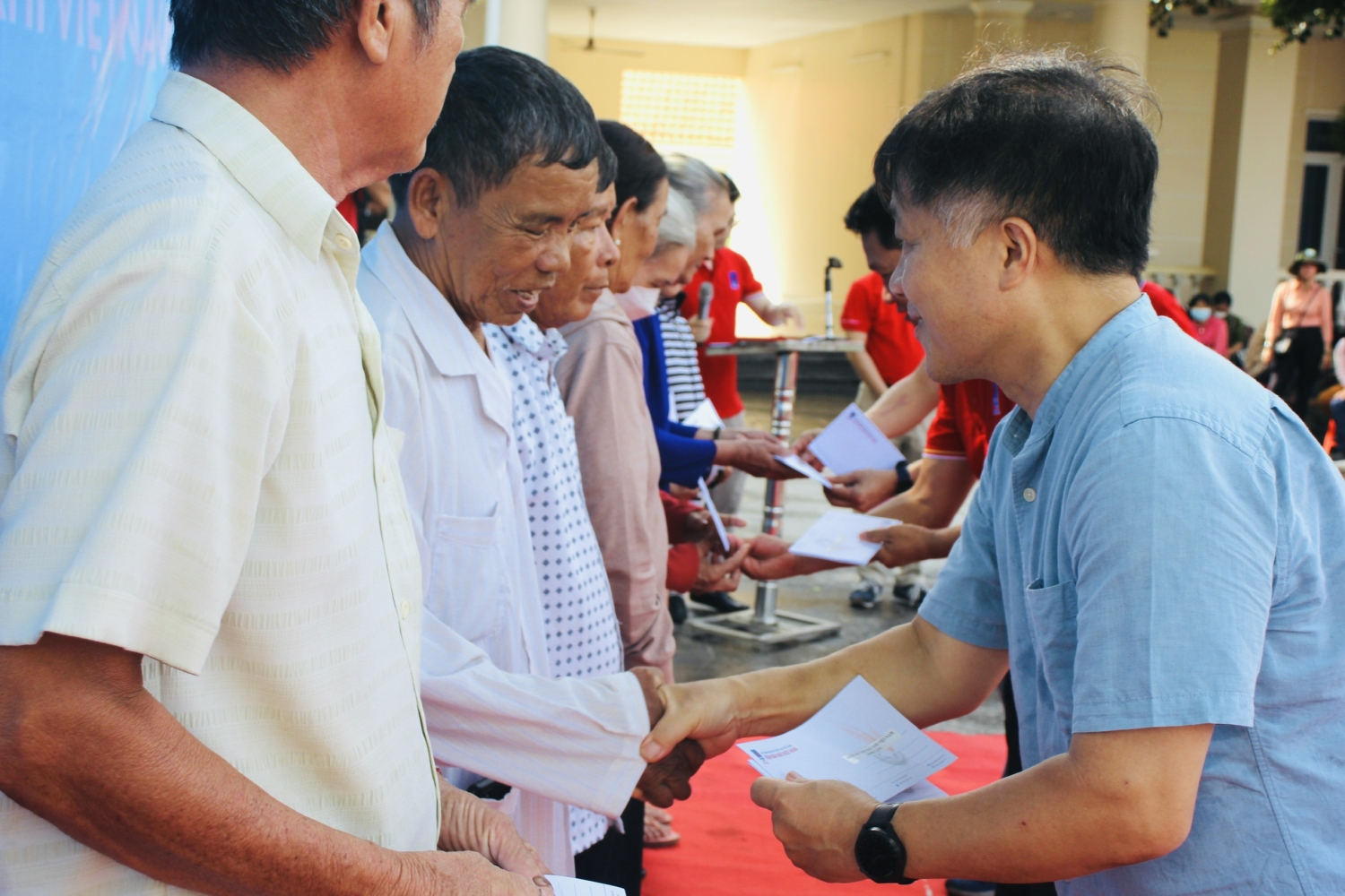 VPI tri ân các anh hùng liệt sĩ, tặng quà các gia đình chính sách tại TP. Phú Quốc VPI tri ân các anh hùng liệt sĩ, tặng quà các gia đình chính sách tại TP. Phú Quốc