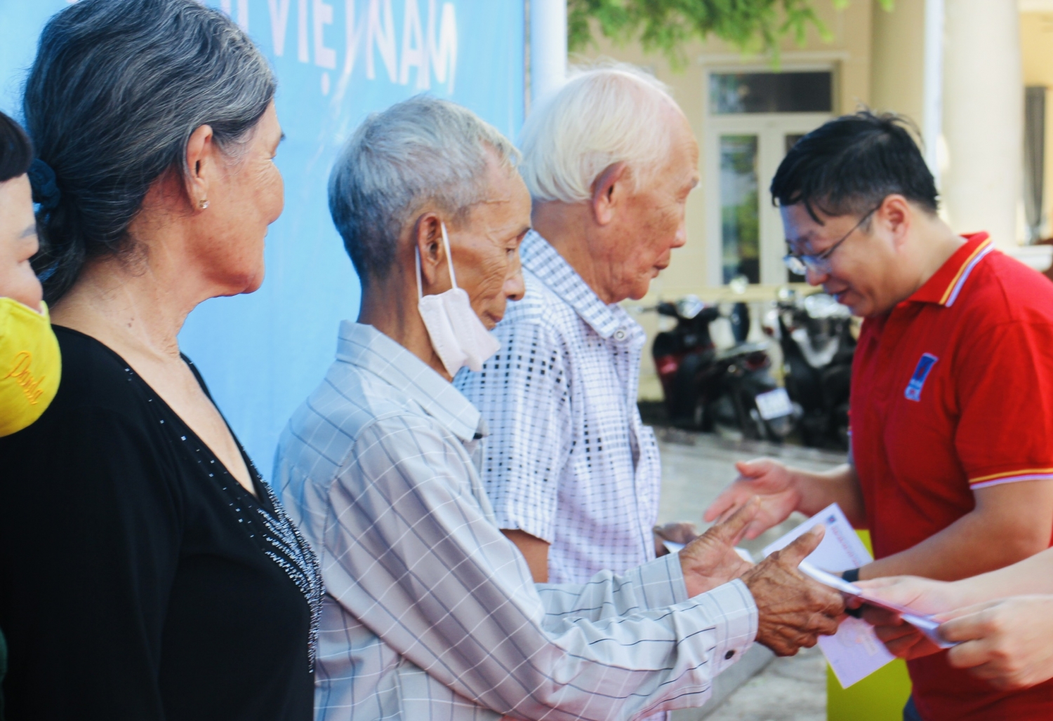 VPI tri ân các anh hùng liệt sĩ, tặng quà các gia đình chính sách tại TP. Phú Quốc