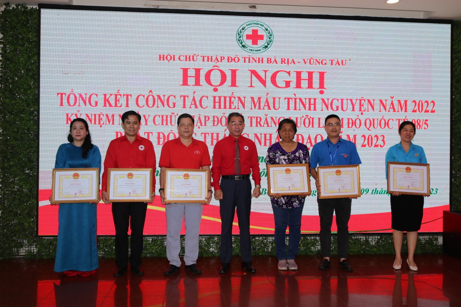 Tặng Bằng khen của UBND Tỉnh Bà Rịa – Vũng Tàu Tặng Bằng khen của UBND Tỉnh Bà Rịa – Vũng Tàu