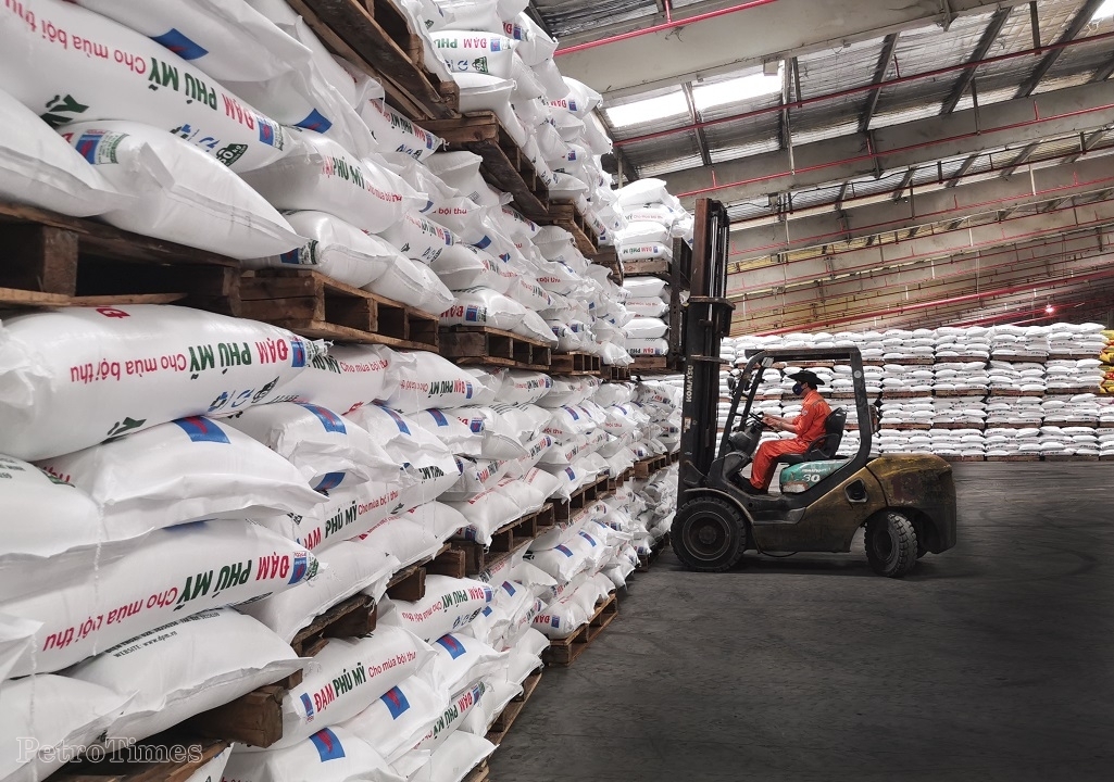PVFCCo xếp thứ 2 trong “Bảng xếp hạng công ty đại chúng uy tín và hiệu quả” năm 2023 PVFCCo xếp thứ 2 trong “Bảng xếp hạng công ty đại chúng uy tín và hiệu quả” năm 2023