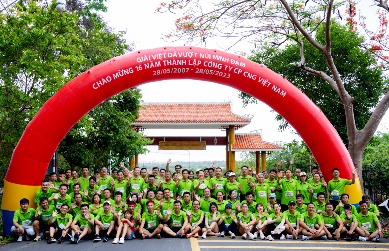 Giải chạy của CNG Việt Nam được khởi động bằng cuộc chạy bộ - diễu hành chinh phục núi Minh Đạm