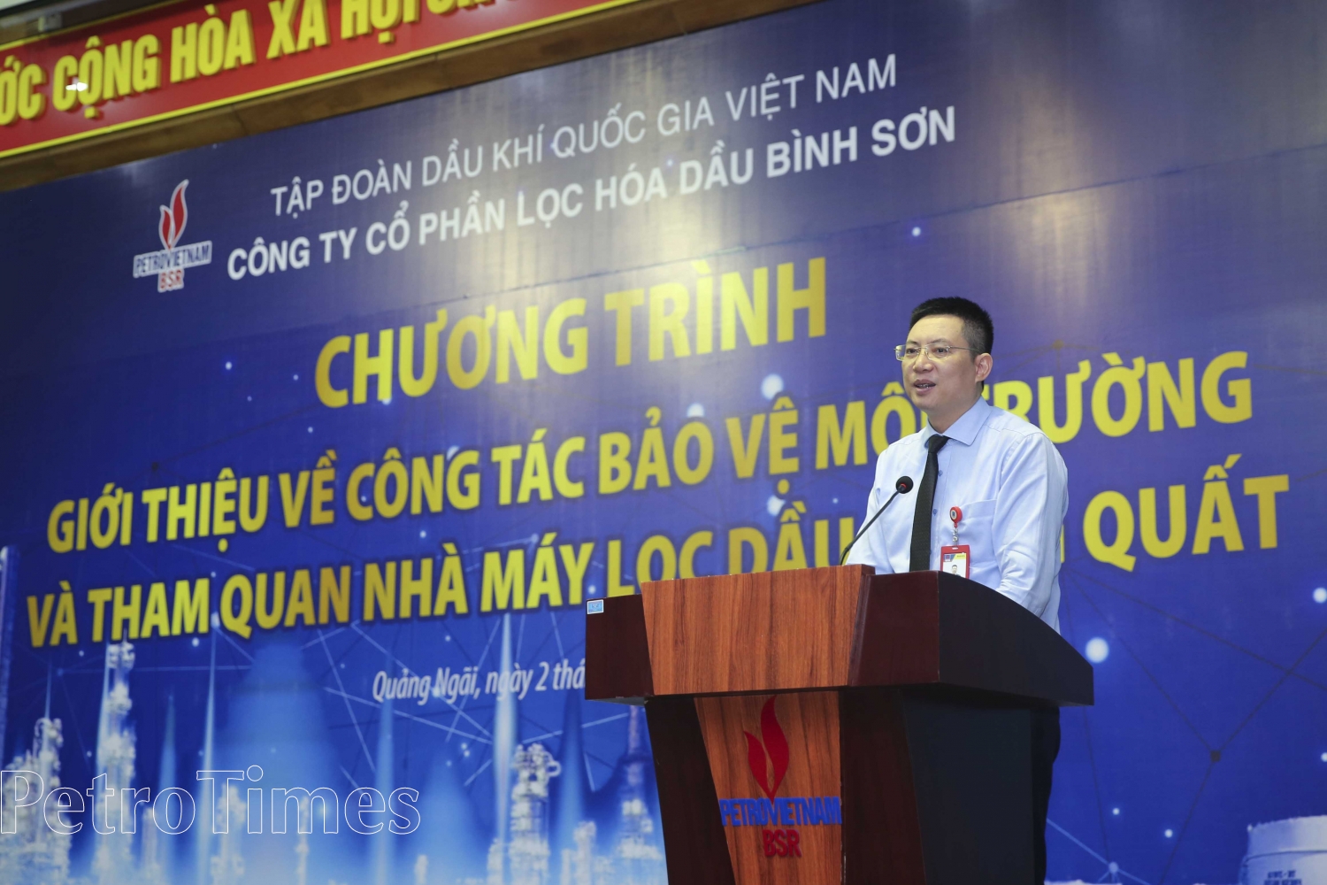 Hơn 100 người dân xã Bình Trị (Quảng Ngãi) tham quan công tác bảo vệ môi trường tại NMLD Dung Quất Hơn 100 người dân xã Bình Trị (Quảng Ngãi) tham quan công tác bảo vệ môi trường tại NMLD Dung Quất