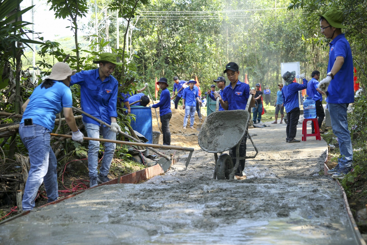 Tuổi trẻ BSR xung kích trong chiến dịch Thanh niên tình nguyện hè năm 2023 của tỉnh Quảng Ngãi Tuổi trẻ BSR xung kích trong chiến dịch Thanh niên tình nguyện hè năm 2023 của tỉnh Quảng Ngãi
