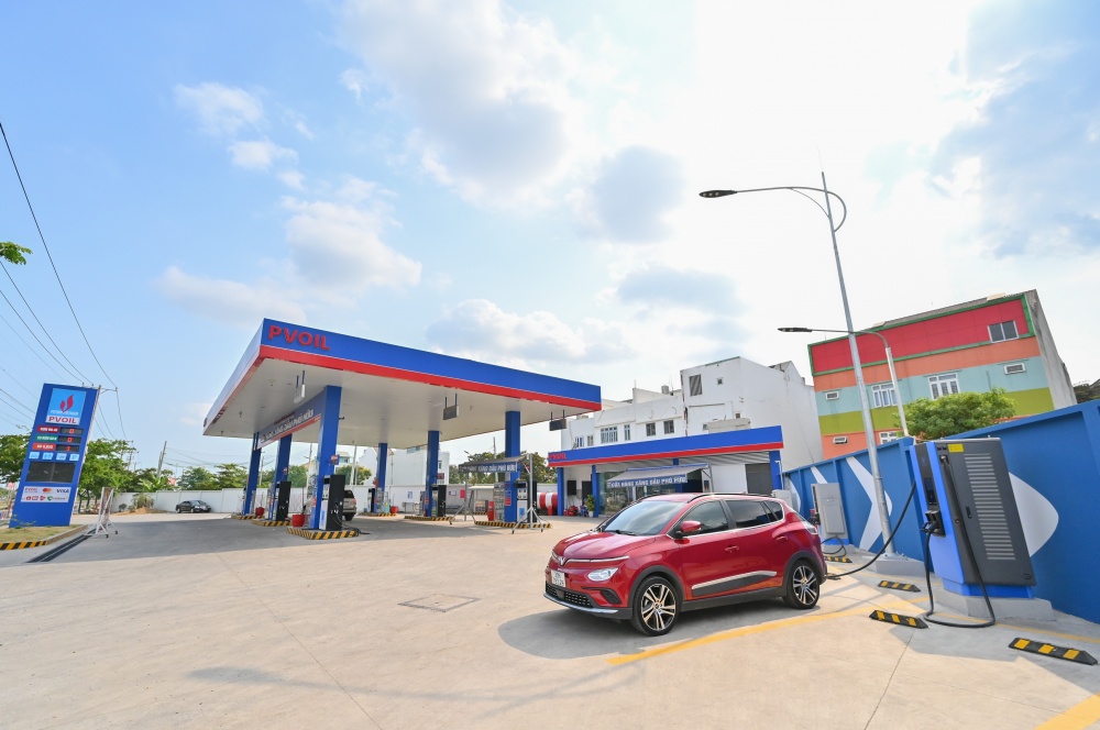Hợp tác lắp đặt trạm sạc xe điện VinFast tại cửa hàng xăng dầu PVOIL Hợp tác lắp đặt trạm sạc xe điện VinFast tại cửa hàng xăng dầu PVOIL