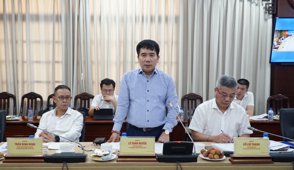 Phó Tổng Giám đốc Petrovietnam Lê Xuân Huyên phát biểu tại buổi làm việc Phó Tổng Giám đốc Petrovietnam Lê Xuân Huyên phát biểu tại buổi làm việc