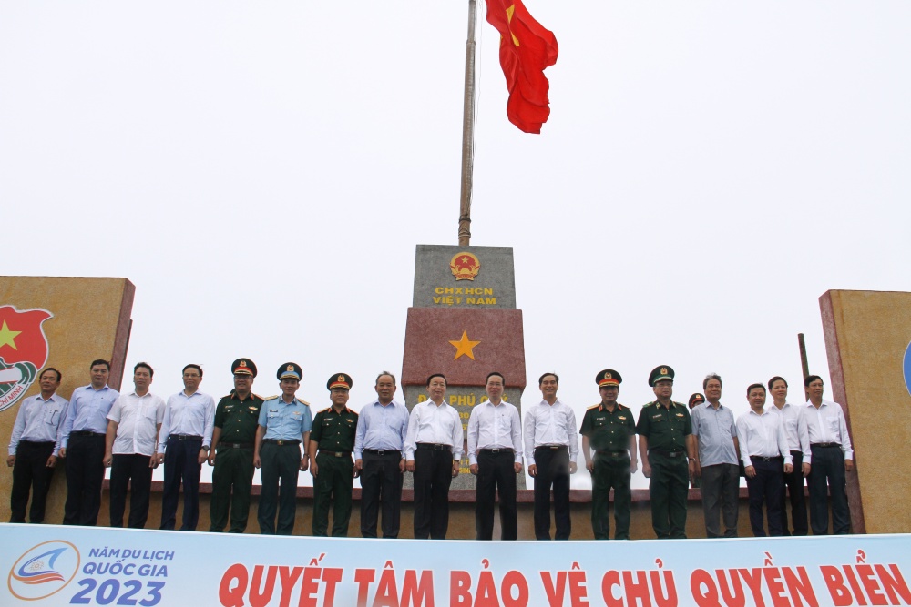 Petrovietnam trao tặng hệ thống trang thiết bị trị giá 3 tỷ đồng cho Trung tâm y tế huyện đảo Phú Quý, Bình Thuận Petrovietnam trao tặng hệ thống trang thiết bị trị giá 3 tỷ đồng cho Trung tâm y tế huyện đảo Phú Quý, Bình Thuận