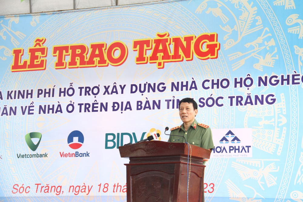 Petrovietnam trao tài trợ 10 tỷ đồng xây dựng nhà cho người nghèo tại Sóc Trăng Petrovietnam trao tài trợ 10 tỷ đồng xây dựng nhà cho người nghèo tại Sóc Trăng