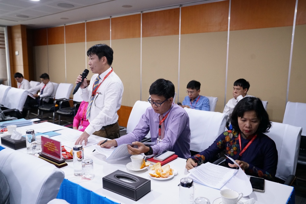 Các đại biểu đã tập trung trí tuệ, dân chủ, thảo luận sôi nổi đóng góp nhiều ý kiến quan trọng, sâu sắc Các đại biểu đã tập trung trí tuệ, dân chủ, thảo luận sôi nổi đóng góp nhiều ý kiến quan trọng, sâu sắc