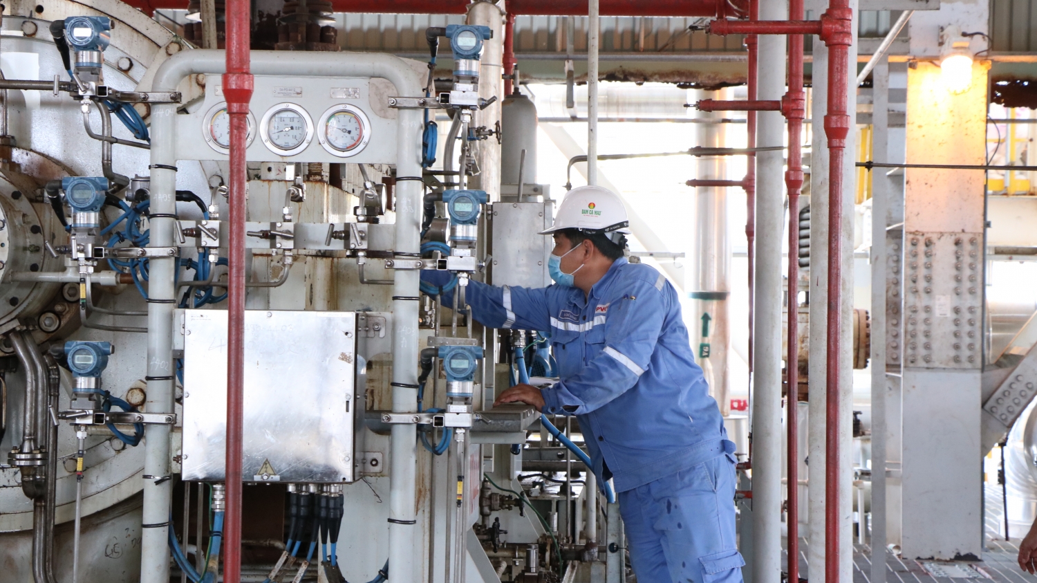 Trong đợt bảo dưỡng tổng thể năm 2022, Nhà máy Đạm Cà Mau sẽ dốc toàn lực hoàn thành 2.917 hạng mục, trong đó có 07 hạng mục lớn và quan trọng. Trong đợt bảo dưỡng tổng thể năm 2022, Nhà máy Đạm Cà Mau sẽ dốc toàn lực hoàn thành 2.917 hạng mục, trong đó có 07 hạng mục lớn và quan trọng.