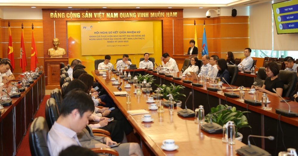 Đảng bộ PVCombank tổ chức Hội nghị sơ kết giữa nhiệm kỳ 2020-2025 Đảng bộ PVCombank tổ chức Hội nghị sơ kết giữa nhiệm kỳ 2020-2025