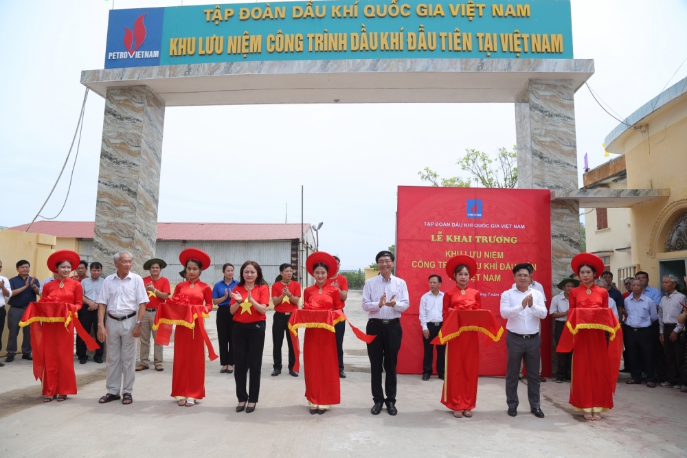 Từ văn hóa dân tộc đến văn hóa Dầu khí Từ văn hóa dân tộc đến văn hóa dầu khí