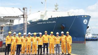 Hăng say lao động, miệt mài cống hiến để vượt qua khó khăn, thực hiện chuỗi dự án LNG Thị Vải