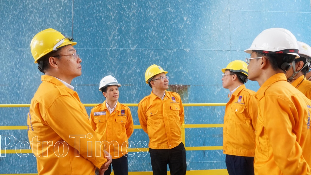 Tổng Giám đốc Petrovietnam Lê Mạnh Hùng kiểm tra hoạt động Kho cảng LNG Thị Vải