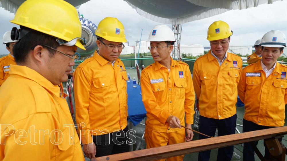 Tổng Giám đốc Petrovietnam Lê Mạnh Hùng kiểm tra hoạt động Kho cảng LNG Thị Vải