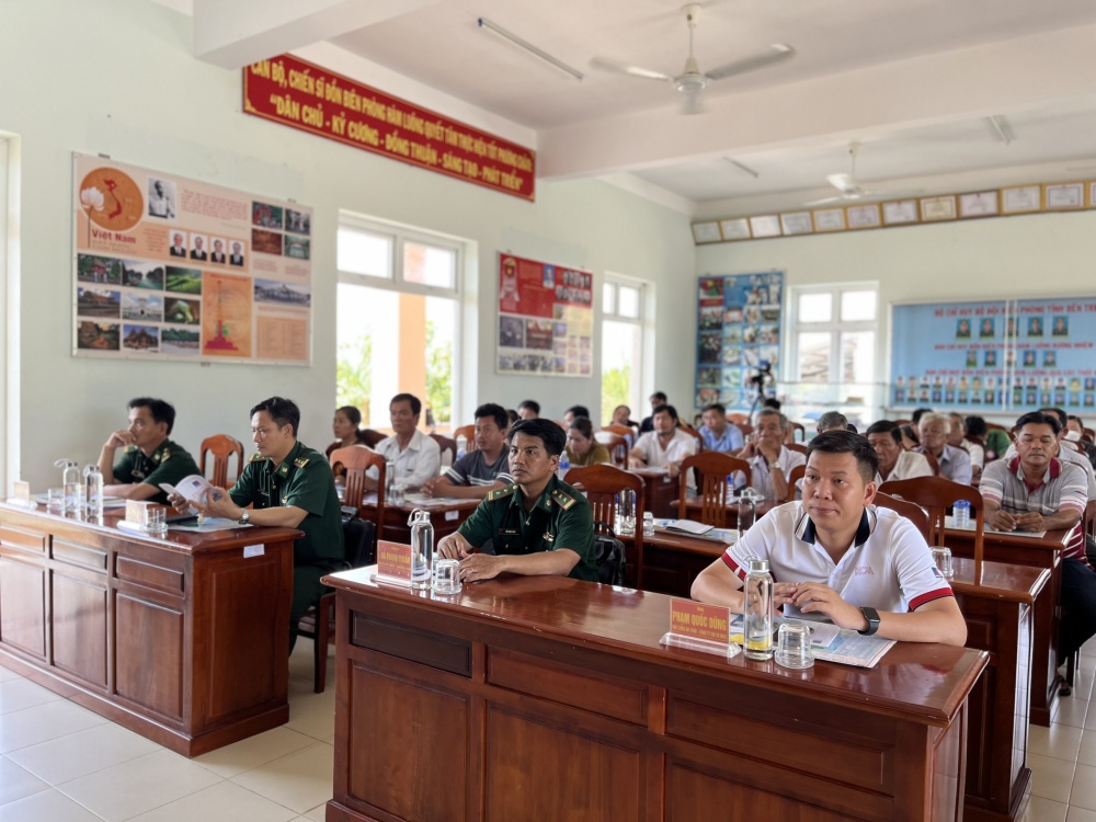 Các chủ doanh nghiệp, thuyền trưởng, máy trưởng của các tàu có công suất lớn, thường xuyên hoạt động trên biển đã tham gia các khóa học tuyên truyền Các chủ doanh nghiệp, thuyền trưởng, máy trưởng của các tàu có công suất lớn, thường xuyên hoạt động trên biển đã tham gia các khóa học tuyên truyền