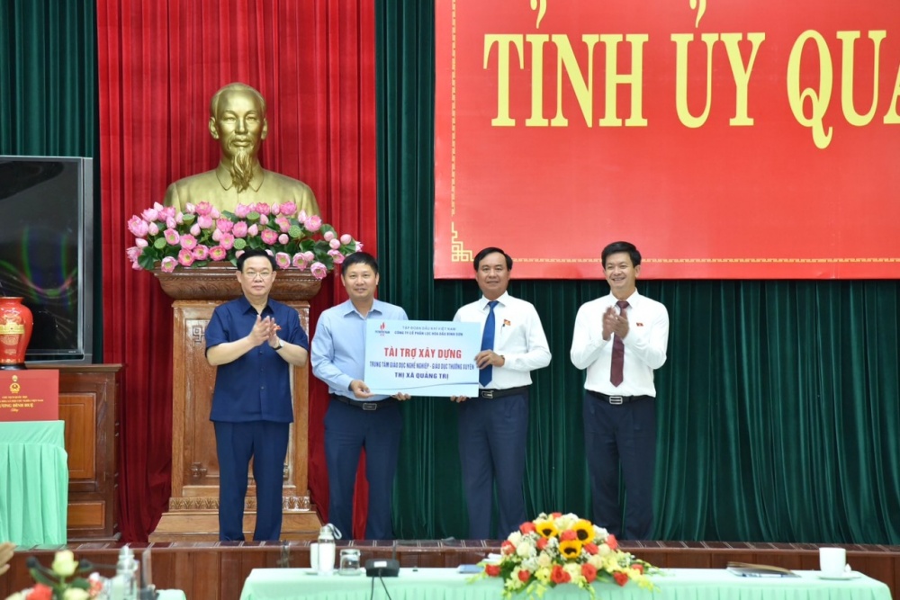 BSR thực hiện chương trình tri ân, tặng quà nhân kỷ niệm 76 năm Ngày Thương binh - Liệt sĩ (27/7) BSR thực hiện chương trình tri ân, tặng quà nhân kỷ niệm 76 năm Ngày Thương binh - Liệt sĩ (27/7)