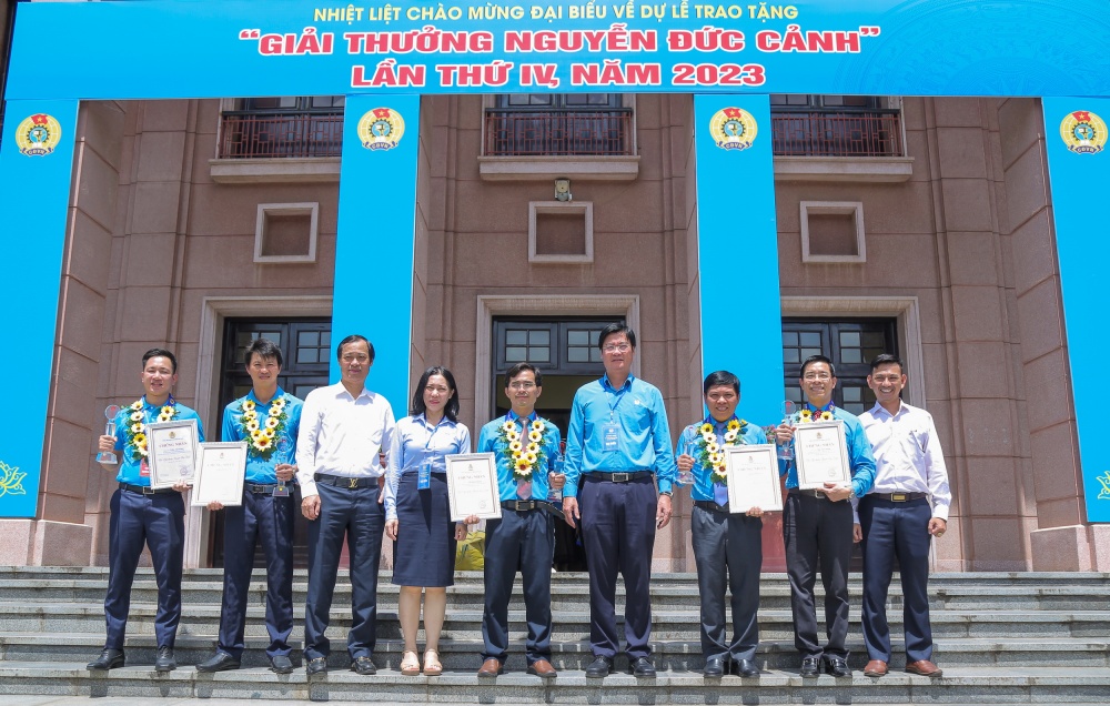Lãnh đạo Công đoàn Dầu khí và các Công đoàn trực thuộc chúc mừng 5 gương mặt Dầu khí tiêu biểu tại “Giải thưởng Nguyễn Đức Cảnh” năm 2023 Lãnh đạo Công đoàn Dầu khí và các Công đoàn trực thuộc chúc mừng 5 gương mặt Dầu khí tiêu biểu tại “Giải thưởng Nguyễn Đức Cảnh” năm 2023