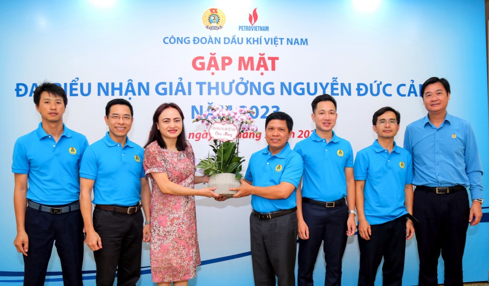 Các lãnh đạo Công đoànDKVN gặp mặt, chúc mừng NLĐ vừa xuất sắc nhận Giải thưởng Nguyễn Đức Cảnh lần thứ IV Các lãnh đạo Công đoànDKVN gặp mặt, chúc mừng NLĐ vừa xuất sắc nhận Giải thưởng Nguyễn Đức Cảnh lần thứ IV