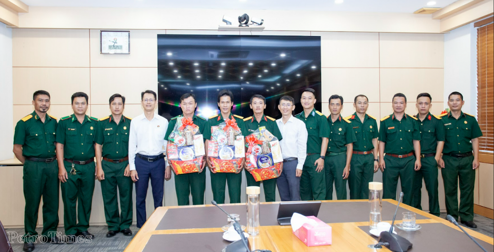 PVCFC tổ chức dâng hương tri ân các anh hùng liệt sĩ PVCFC tổ chức dâng hương tri ân các anh hùng liệt sĩ