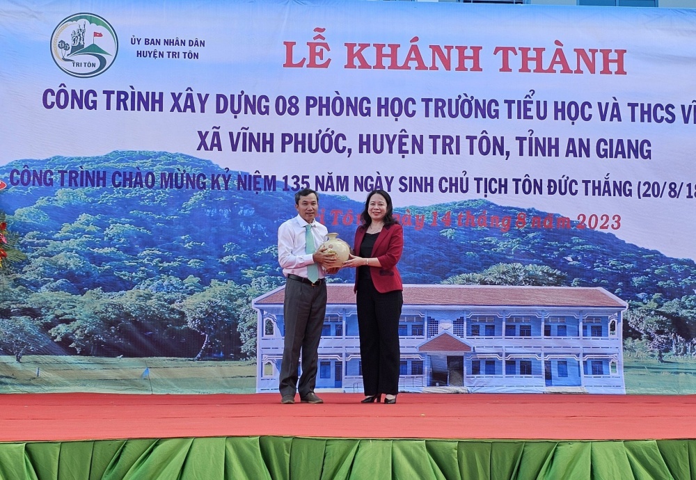 PVEP tài trợ xây dựng Trường Tiểu học và THCS Vĩnh Phước, tỉnh An Giang PVEP tài trợ 5 tỷ đồng xây dựng Trường Tiểu học và THCS Vĩnh Phước, tỉnh An Giang