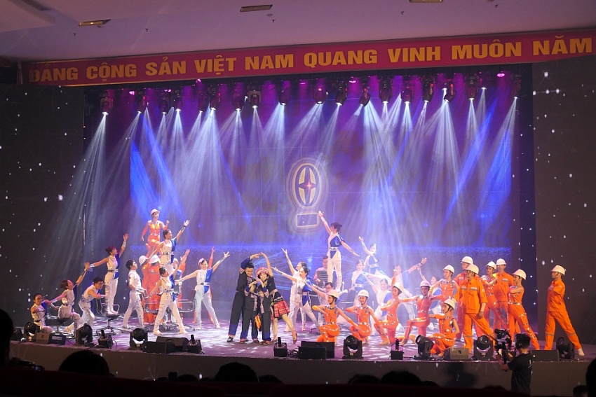 Công bố và trao giải Hội diễn nghệ thuật kỷ niệm 5 năm thành lập Ủy ban Quản lý vốn nhà nước tại doanh nghiệp Công bố và trao giải Hội diễn nghệ thuật kỷ niệm 5 năm thành lập Ủy ban Quản lý vốn nhà nước tại doanh nghiệp