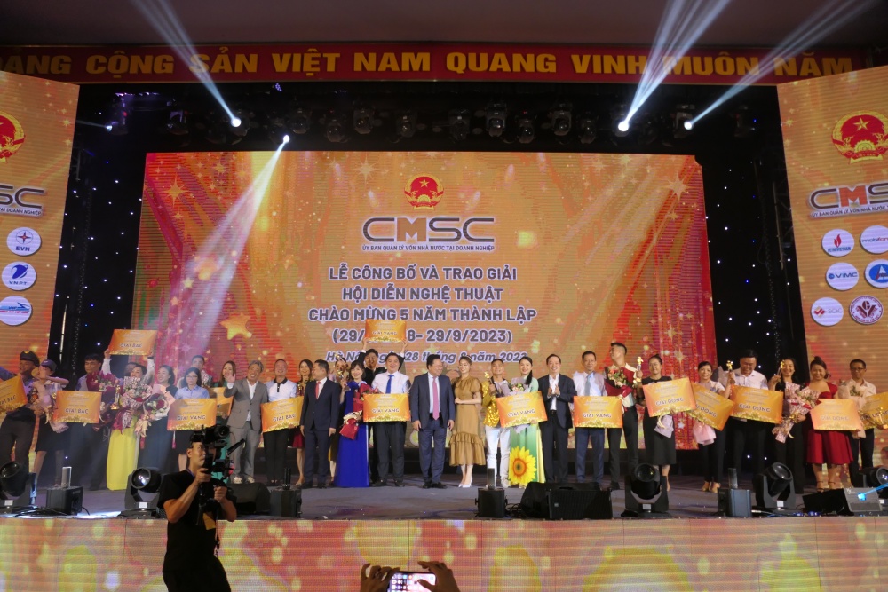 Công bố và trao giải Hội diễn nghệ thuật kỷ niệm 5 năm thành lập Ủy ban Quản lý vốn nhà nước tại doanh nghiệp Công bố và trao giải Hội diễn nghệ thuật kỷ niệm 5 năm thành lập Ủy ban Quản lý vốn nhà nước tại doanh nghiệp