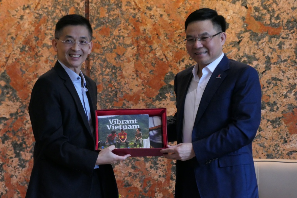 Tổng Giám đốc Petrovietnam tiếp lãnh đạo Sembcorp Việt Nam Tổng Giám đốc Petrovietnam tiếp lãnh đạo Sembcorp Việt Nam