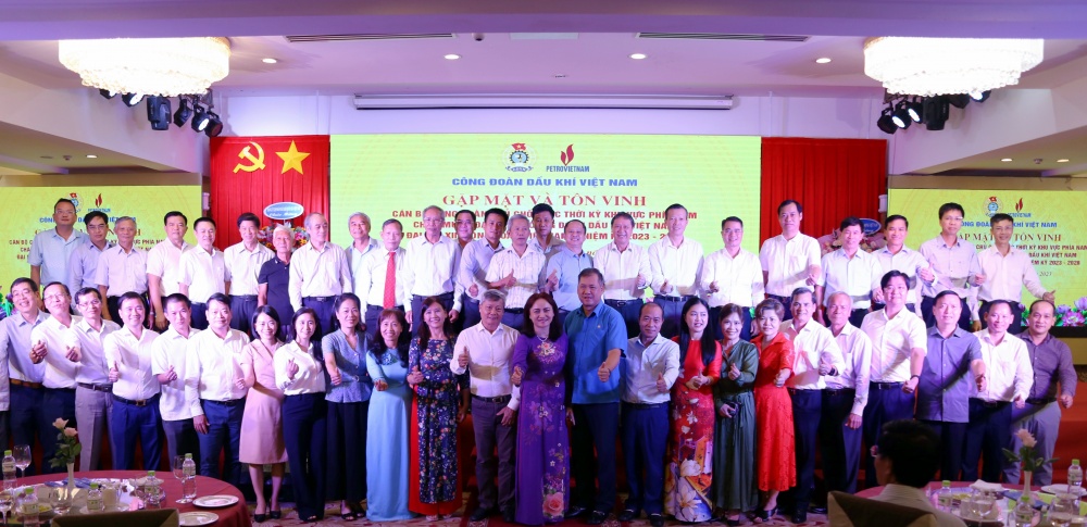 CĐ DKVN gặp mặt và tôn vinh cán bộ Công đoàn chủ chốt các thời kỳ khu vực phía Nam CĐ DKVN gặp mặt và tôn vinh cán bộ công đoàn chủ chốt các thời kỳ khu vực phía Nam