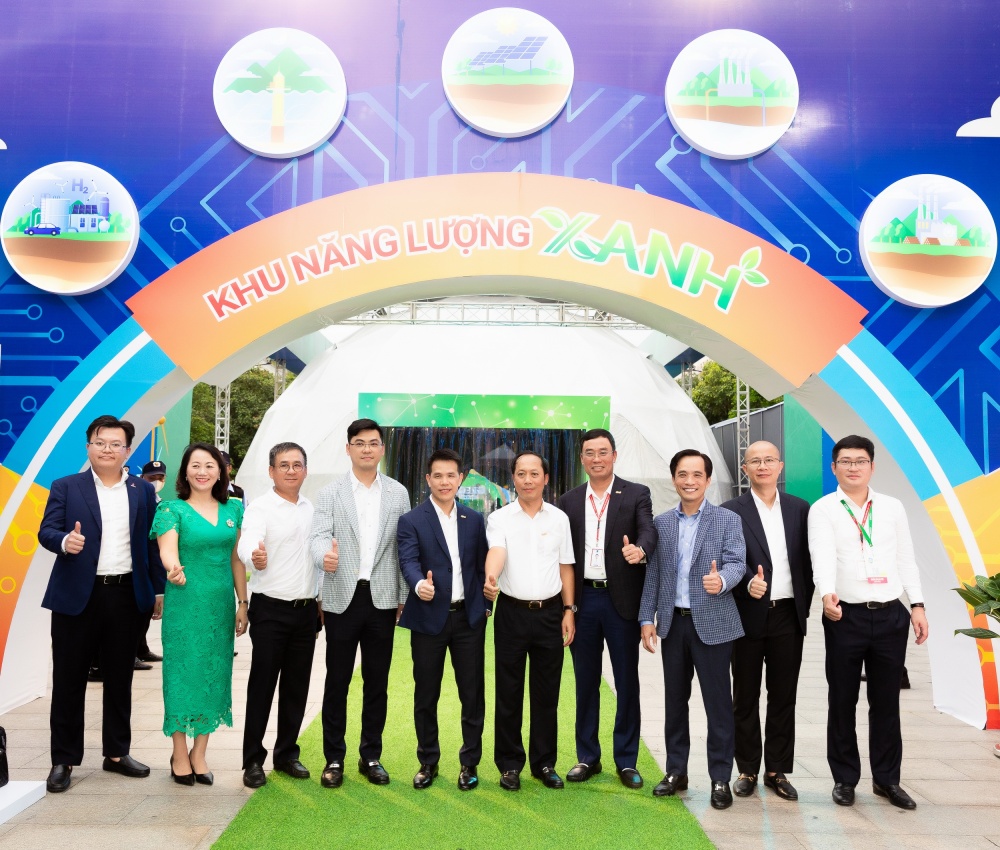 Lãnh đạo PV GAS giới thiệu “Hành trình năng lượng xanh” - tiềm năng phát triển mới của Tổng công ty Khí Việt Nam
