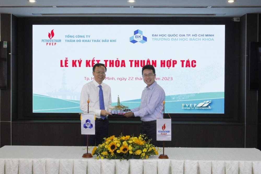 PVEP ký thỏa thuận hợp tác với Trường Đại học Bách Khoa - Đại học Quốc gia TP HCM PVEP ký thỏa thuận hợp tác với Trường Đại học Bách Khoa - Đại học Quốc gia TP HCM