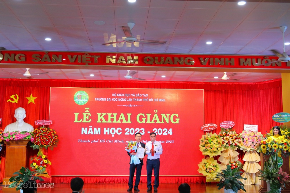 Phân bón Cà Mau trao học bổng “Hạt ngọc mùa vàng” tới sinh viên Đại học Nông lâm TP HCM Phân bón Cà Mau trao học bổng “Hạt ngọc mùa vàng” tới sinh viên Đại học Nông lâm TP HCM