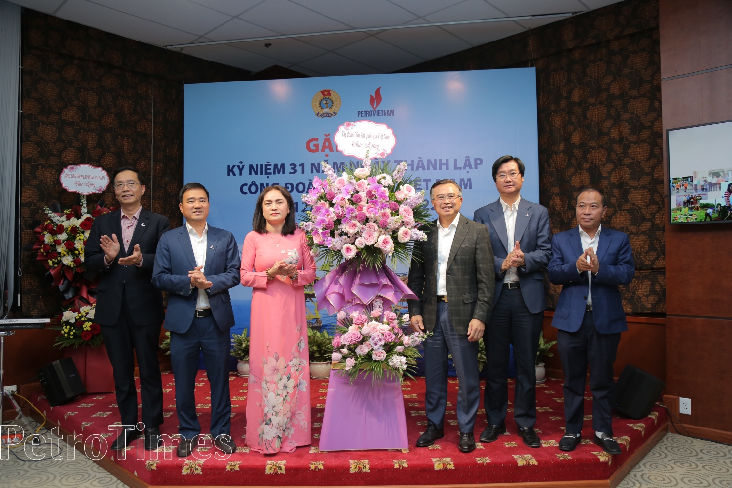 Công đoàn Dầu khí Việt Nam vững bước, đồng hành phát triển cùng Tập đoàn Dầu khí Quốc gia Việt Nam Công đoàn Dầu khí Việt Nam là một tập thể năng động, gắn kết và gắn bó với người lao động