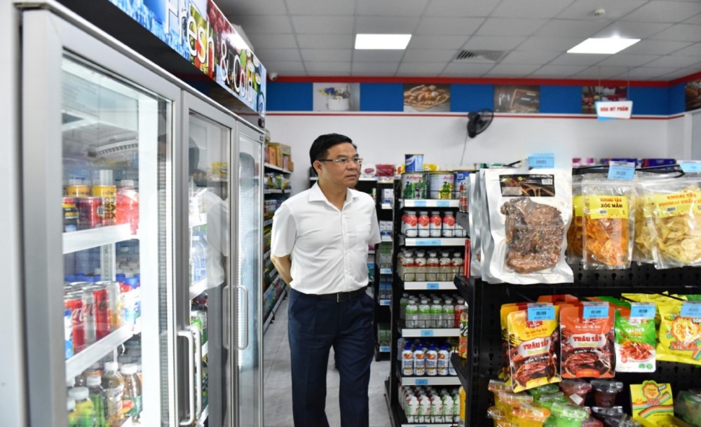 Tổng Giám đốc Lê Mạnh Hùng khảo sát thực tế, thúc đẩy dịch chuyển mô hình kinh doanh trong hệ thống phân phối của PVOil nhằm nâng cao sản lượng, thị phần và hiệu quả kinh doanh Tổng Giám đốc Petrovietnam Lê Mạnh Hùng khảo sát thực tế, thúc đẩy dịch chuyển mô hình kinh doanh trong hệ thống phân phối của PVOIL