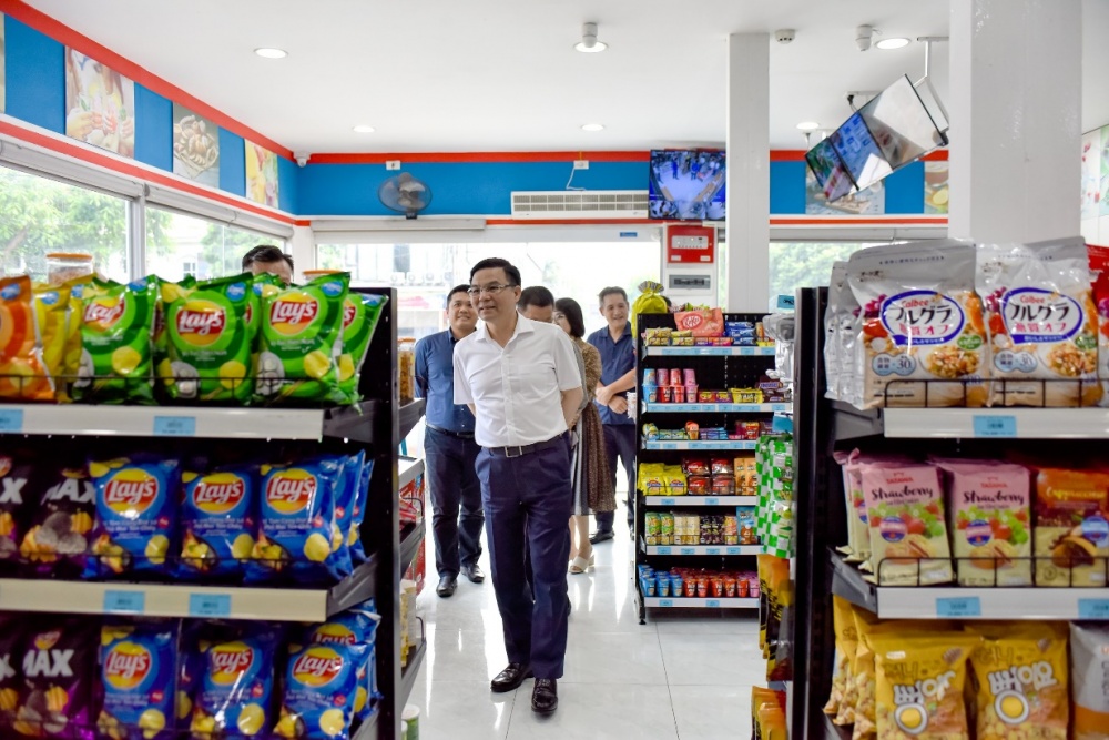 Tổng Giám đốc Lê Mạnh Hùng khảo sát thực tế, thúc đẩy dịch chuyển mô hình kinh doanh trong hệ thống phân phối của PVOil nhằm nâng cao sản lượng, thị phần và hiệu quả kinh doanh Tổng Giám đốc Petrovietnam Lê Mạnh Hùng khảo sát thực tế, thúc đẩy dịch chuyển mô hình kinh doanh trong hệ thống phân phối của PVOIL