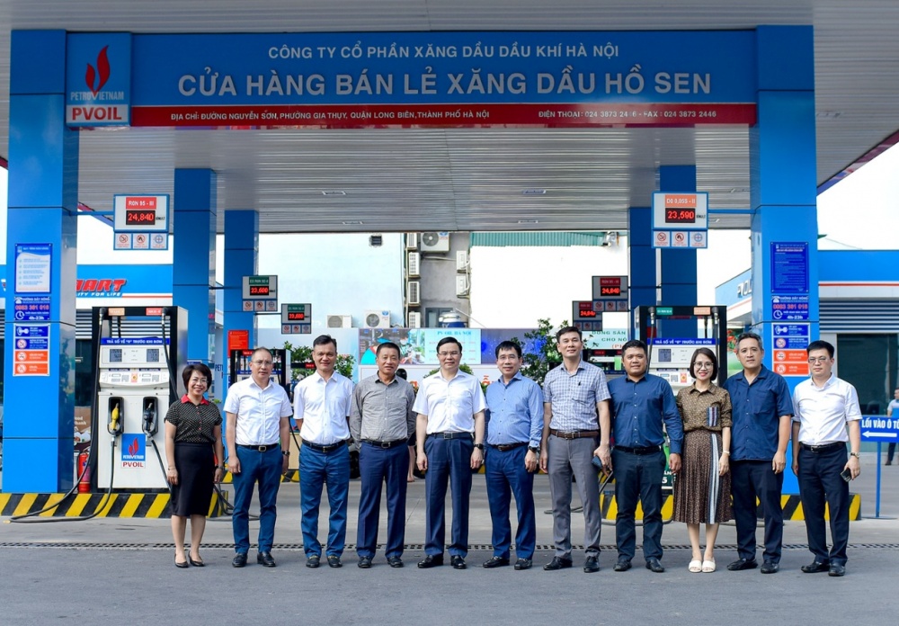 Tổng Giám đốc Lê Mạnh Hùng khảo sát thực tế, thúc đẩy dịch chuyển mô hình kinh doanh trong hệ thống phân phối của PVOil nhằm nâng cao sản lượng, thị phần và hiệu quả kinh doanh Tổng Giám đốc Petrovietnam Lê Mạnh Hùng khảo sát thực tế, thúc đẩy dịch chuyển mô hình kinh doanh trong hệ thống phân phối của PVOIL